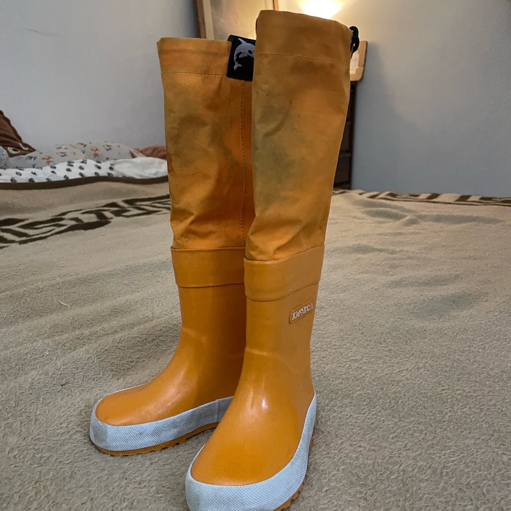 Kid Orca Cheddar Rain Boots Size 5T